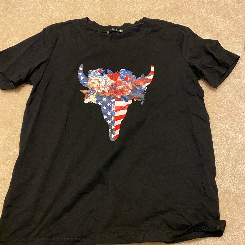 Black t-shirt w/ bull skull